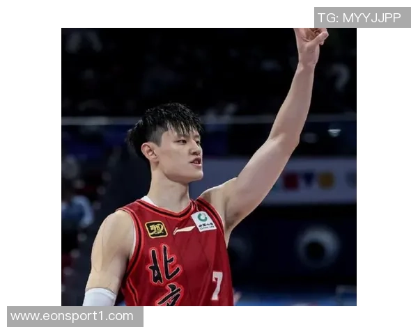 曾凡博亮相澳门布鲁克林篮网全队正式抵达开启新征程