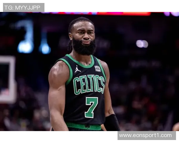 杰伦布朗首节狂砍19分3板2助2断三分火力全开助力球队领先